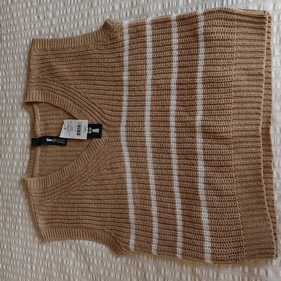 NWT Tan & White Striped Knit V-Neck Vest - Picture 2 of 10
